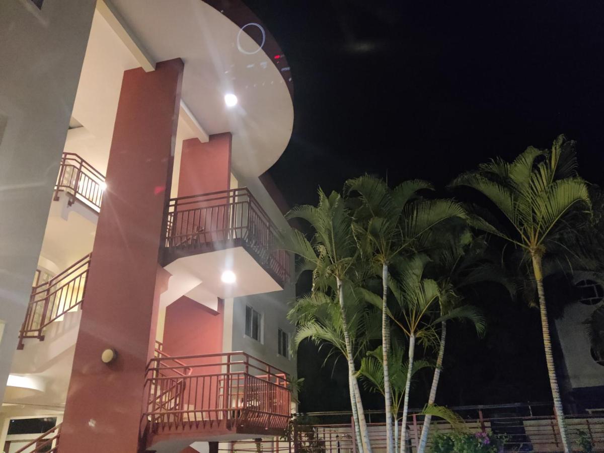 Ashiana Oceanside Apartment Flic en Flac Екстер'єр фото